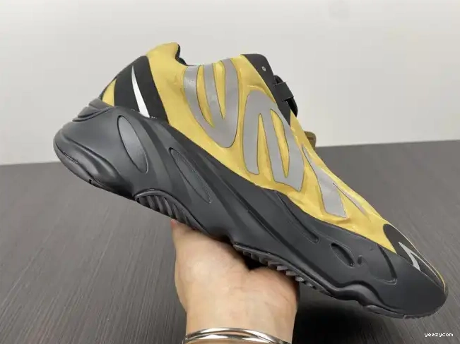 Flux' MNVN Boost GZ0717 Yeezy 'Honey 700 0610